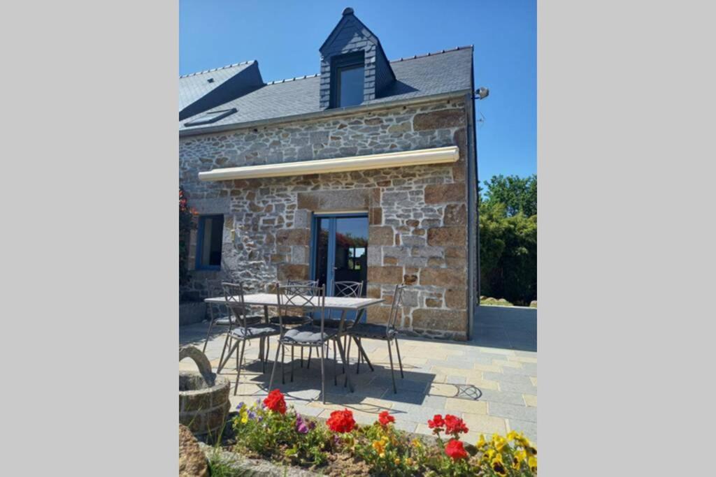 La Maison Bleue Saint-Sauveur-des-Landes Buitenkant foto