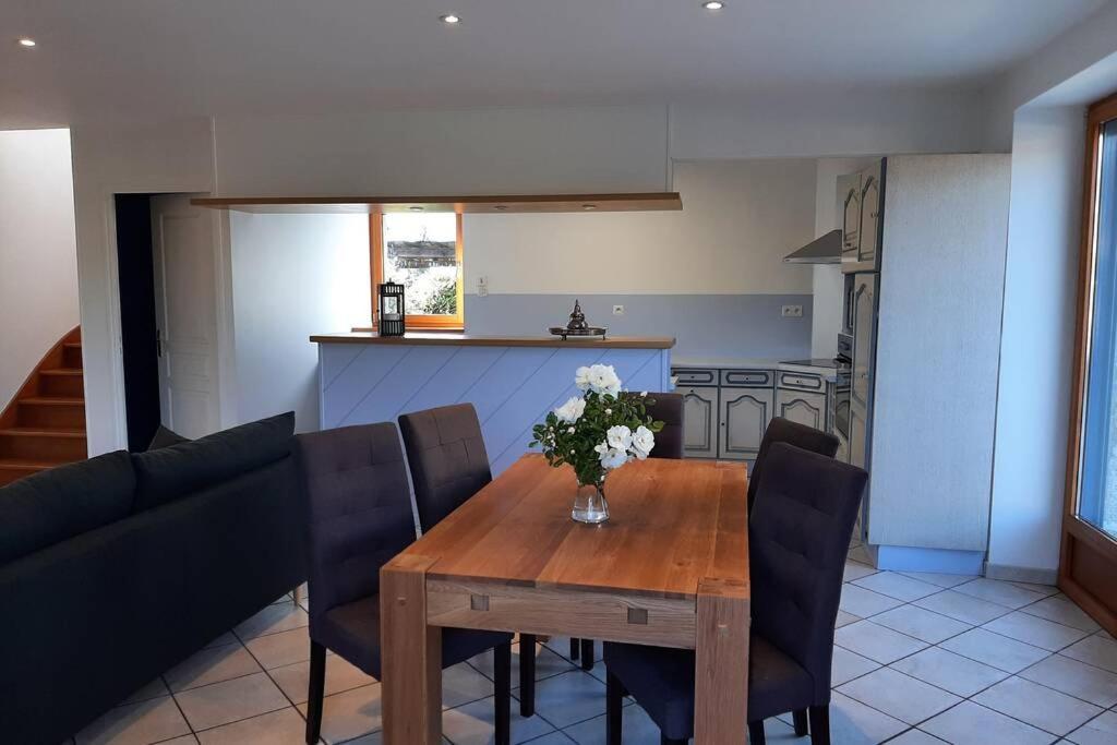 La Maison Bleue Saint-Sauveur-des-Landes Buitenkant foto